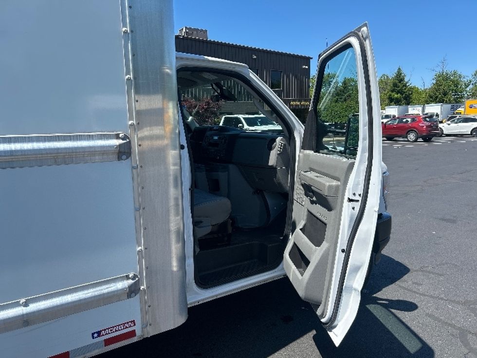 Light Duty Box Truck-Light and Medium Duty Trucks-Ford-2022-E350-Bensalem-PA-78,180\n\t\tmiles-$ 31,000 - Image 20