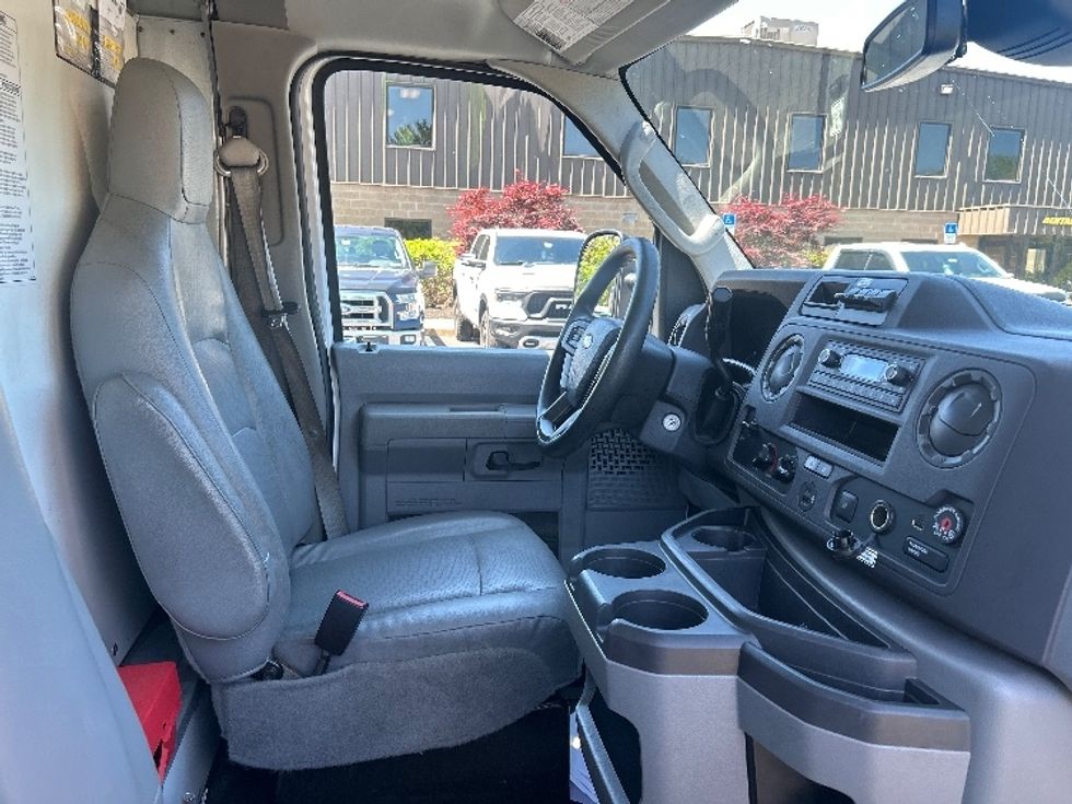Light Duty Box Truck-Light and Medium Duty Trucks-Ford-2022-E350-Bensalem-PA-78,180\n\t\tmiles-$ 31,000 - Image 22