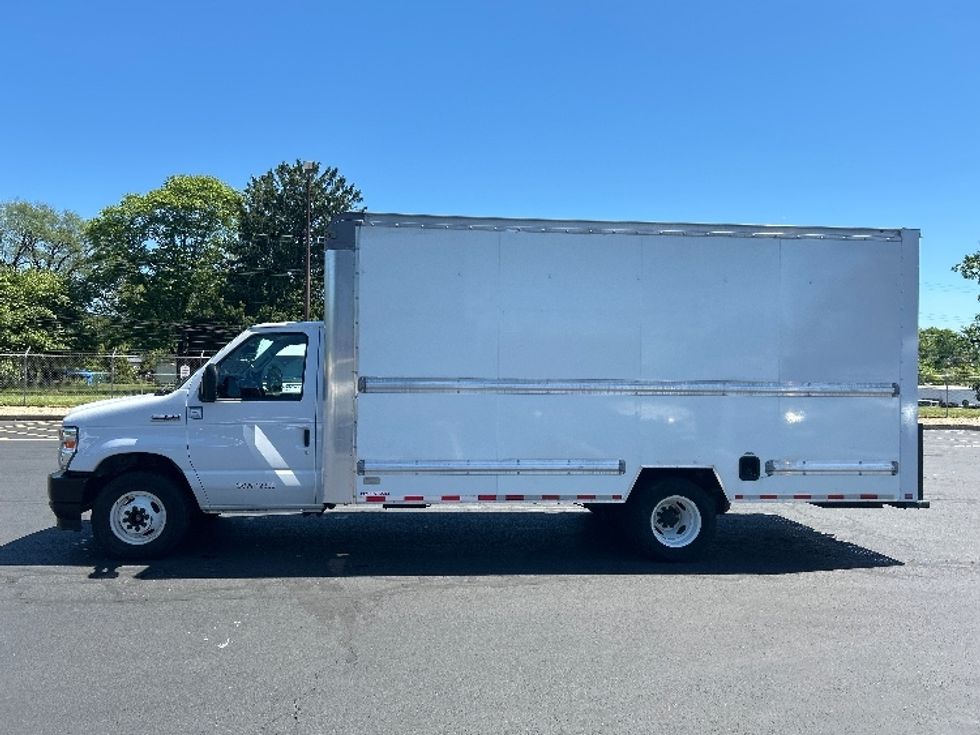 Light Duty Box Truck-Light and Medium Duty Trucks-Ford-2022-E350-Bensalem-PA-78,180\n\t\tmiles-$ 31,000 - Image 4