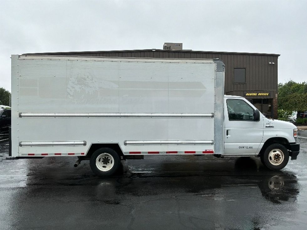 Light Duty Box Truck-Light and Medium Duty Trucks-Ford-2022-E350-Bensalem-PA-96,163\n\t\tmiles-$ 29,500 - Image 15