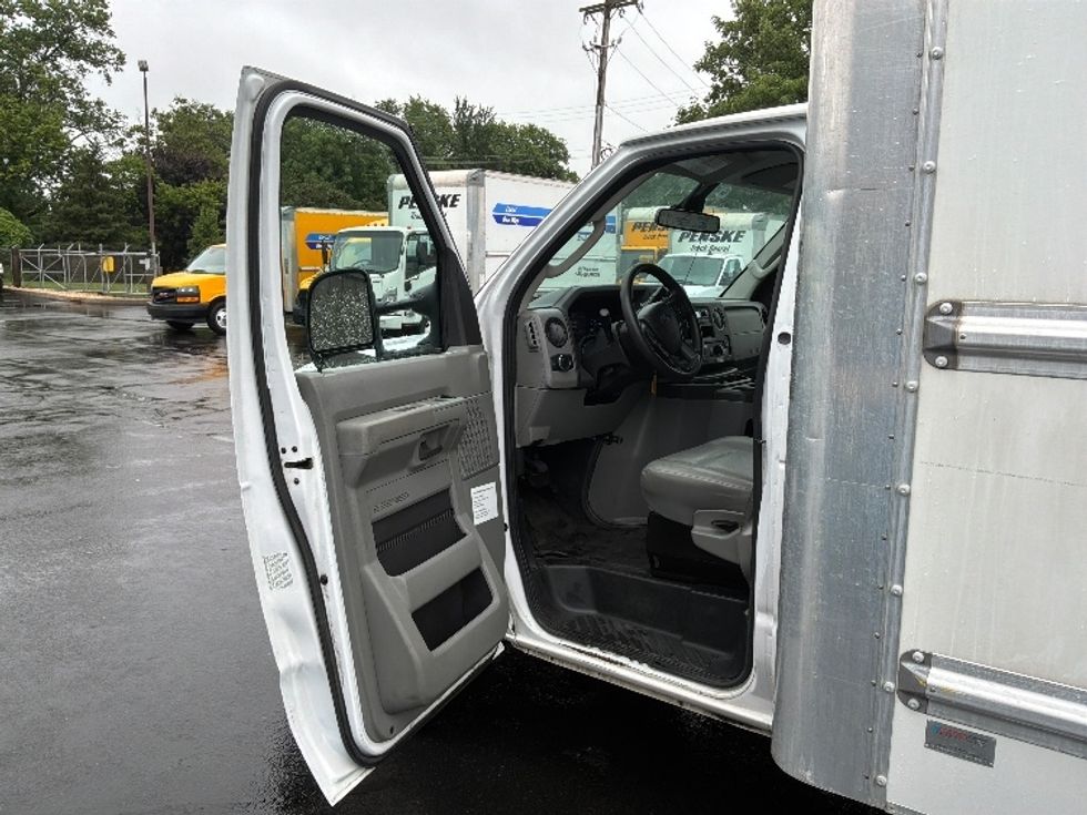 Light Duty Box Truck-Light and Medium Duty Trucks-Ford-2022-E350-Bensalem-PA-96,163\n\t\tmiles-$ 29,500 - Image 16