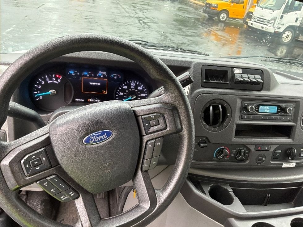 Light Duty Box Truck-Light and Medium Duty Trucks-Ford-2022-E350-Bensalem-PA-96,163\n\t\tmiles-$ 29,500 - Image 18