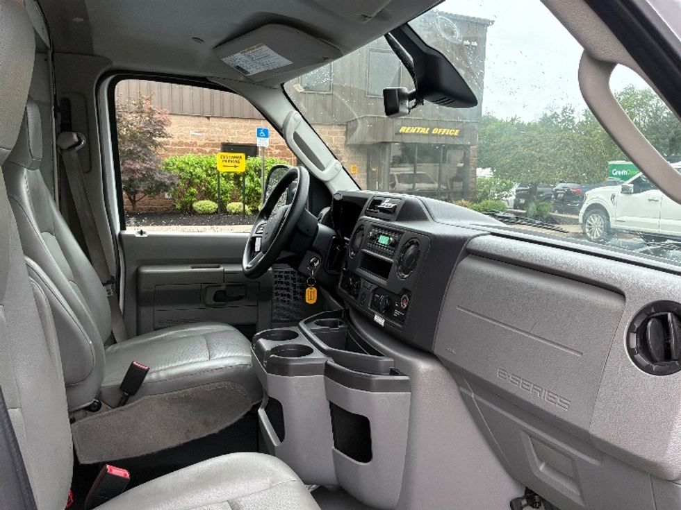 Light Duty Box Truck-Light and Medium Duty Trucks-Ford-2022-E350-Bensalem-PA-96,163\n\t\tmiles-$ 29,500 - Image 22
