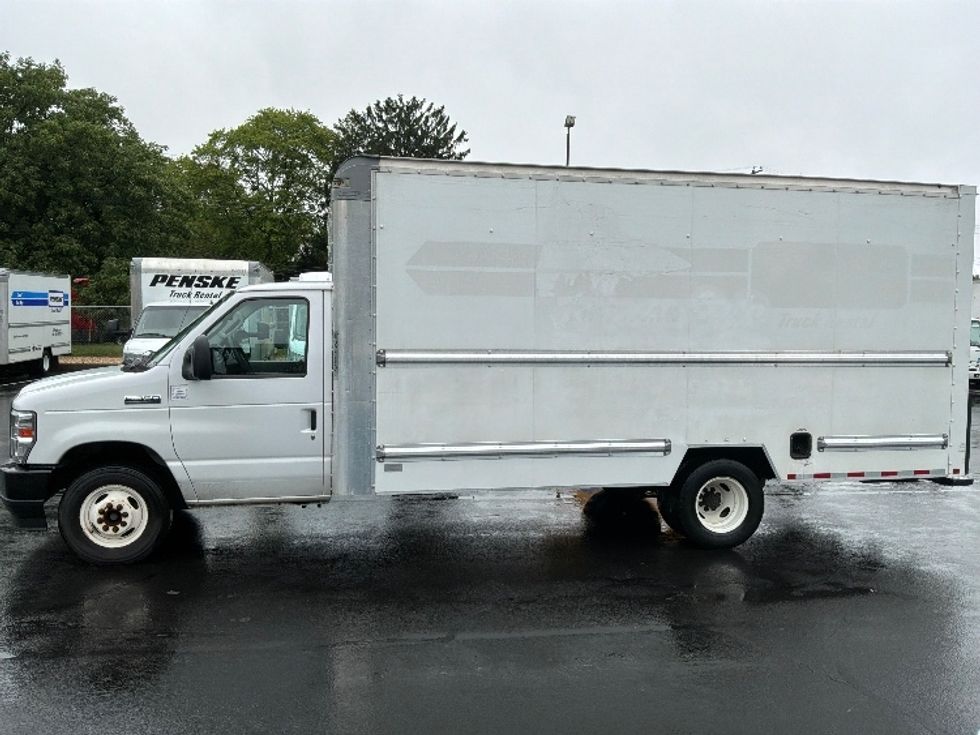 Light Duty Box Truck-Light and Medium Duty Trucks-Ford-2022-E350-Bensalem-PA-96,163\n\t\tmiles-$ 29,500 - Image 4