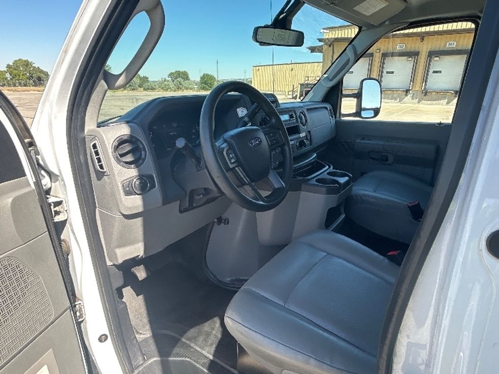 Light Duty Box Truck-Light and Medium Duty Trucks-Ford-2022-E350-Billings-MT-157,056\n\t\tmiles-$ 20,250 - Image 16