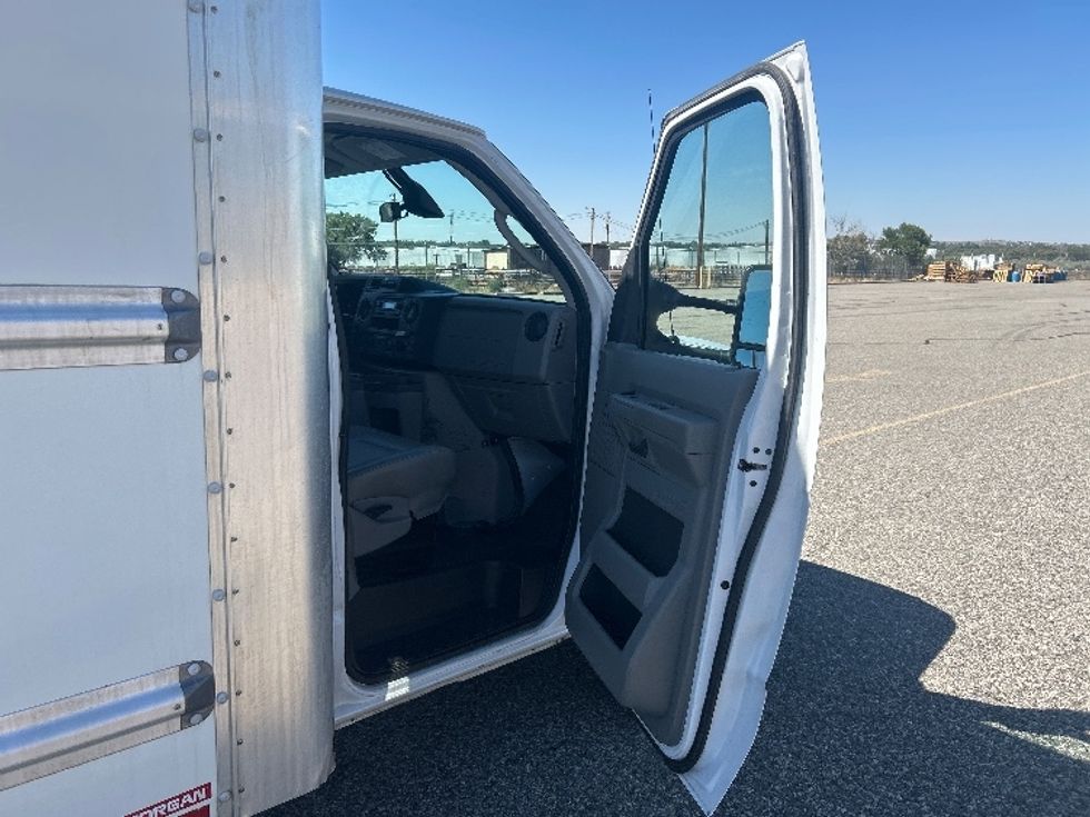 Light Duty Box Truck-Light and Medium Duty Trucks-Ford-2022-E350-Billings-MT-157,056\n\t\tmiles-$ 20,250 - Image 19