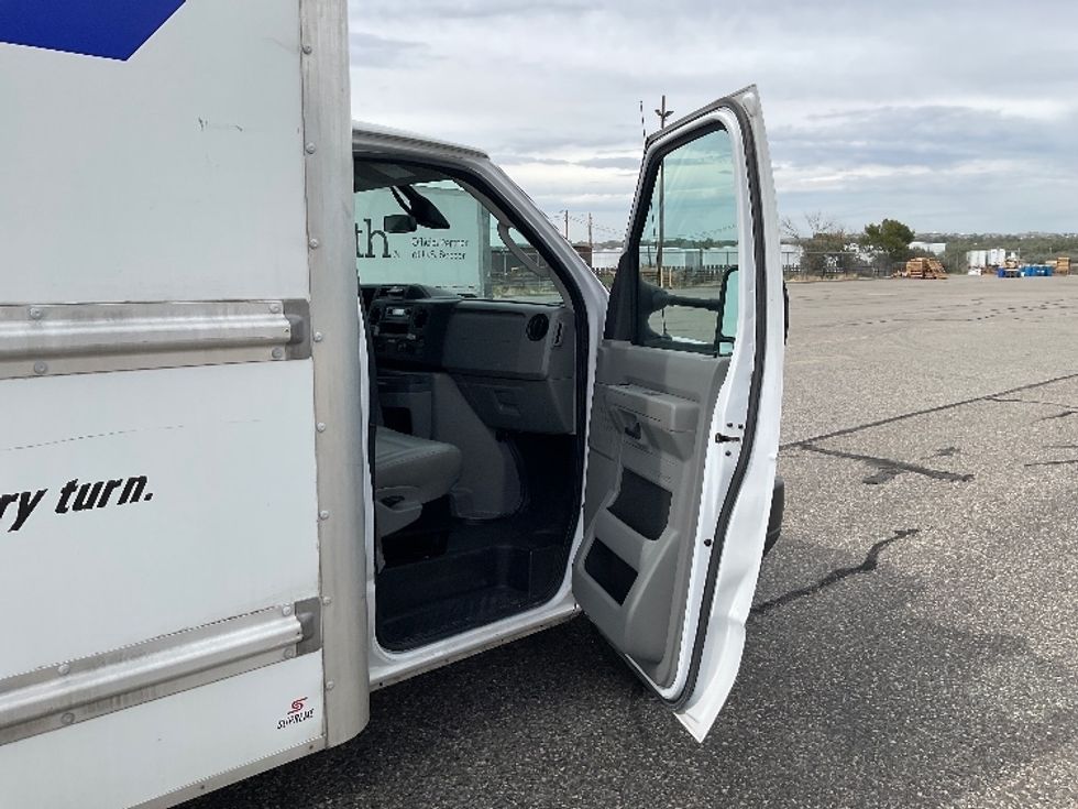 Light Duty Box Truck-Light and Medium Duty Trucks-Ford-2022-E350-Billings-MT-157,530\n\t\tmiles-$ 20,250 - Image 19