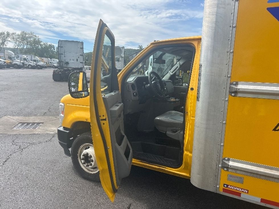 Light Duty Box Truck-Light and Medium Duty Trucks-Ford-2022-E350-Binghamton-NY-101,613\n\t\tmiles-$ 25,000 - Image 16