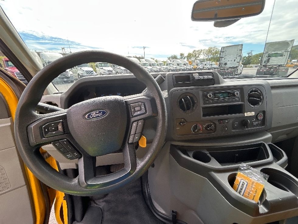 Light Duty Box Truck-Light and Medium Duty Trucks-Ford-2022-E350-Binghamton-NY-101,613\n\t\tmiles-$ 25,000 - Image 18