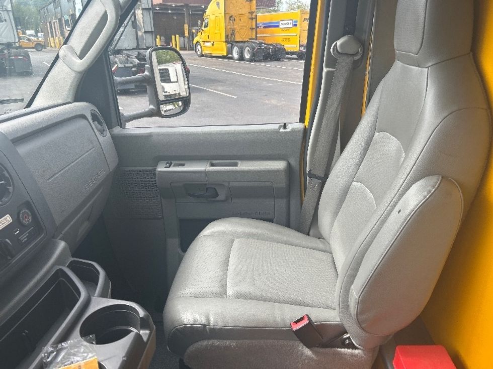 Light Duty Box Truck-Light and Medium Duty Trucks-Ford-2022-E350-Binghamton-NY-101,613\n\t\tmiles-$ 25,000 - Image 19