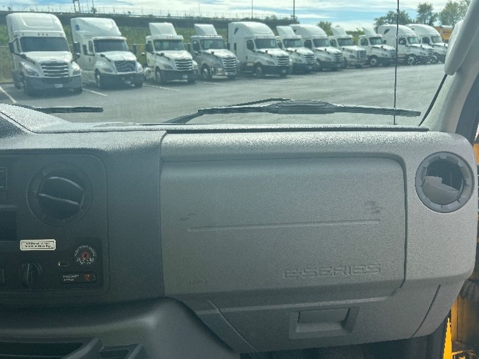 Light Duty Box Truck-Light and Medium Duty Trucks-Ford-2022-E350-Binghamton-NY-101,613\n\t\tmiles-$ 25,000 - Image 21