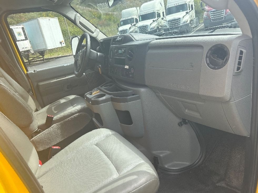 Light Duty Box Truck-Light and Medium Duty Trucks-Ford-2022-E350-Binghamton-NY-101,613\n\t\tmiles-$ 25,000 - Image 22