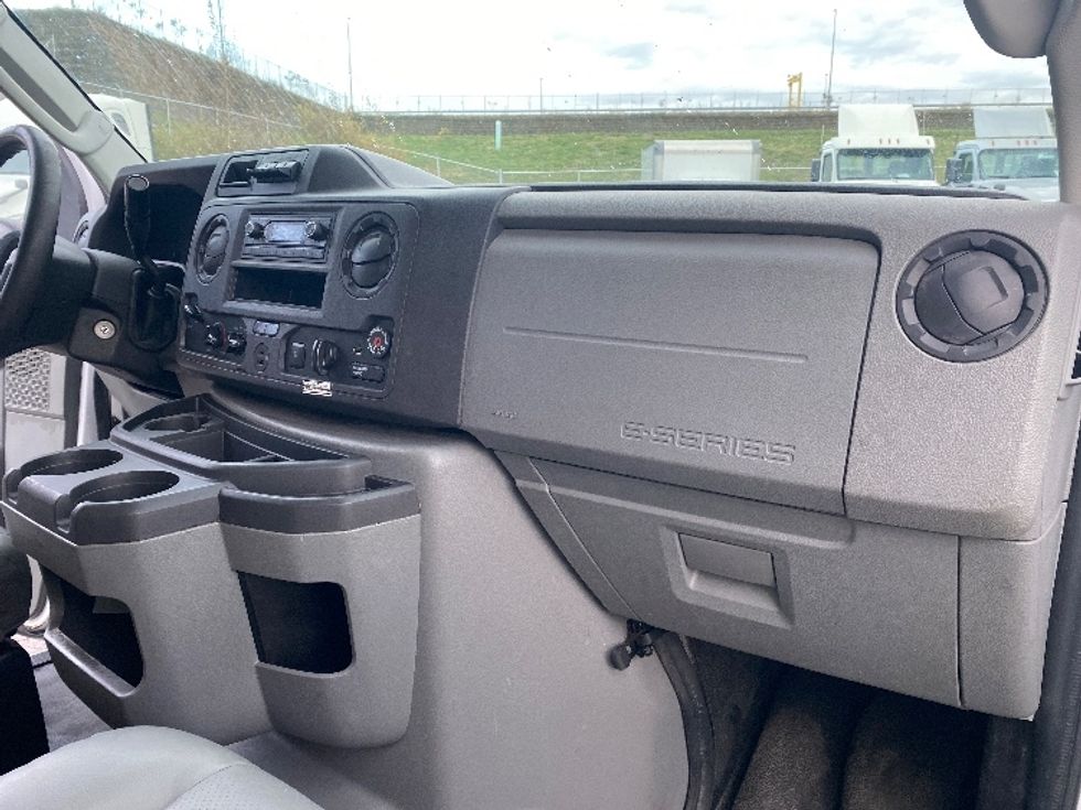 Light Duty Box Truck-Light and Medium Duty Trucks-Ford-2022-E350-Binghamton-NY-113,161\n\t\tmiles-$ 27,000 - Image 21