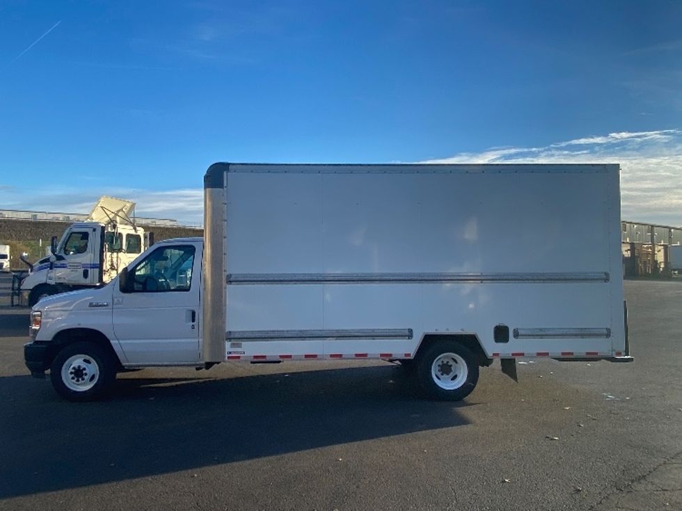 Light Duty Box Truck-Light and Medium Duty Trucks-Ford-2022-E350-Binghamton-NY-113,161\n\t\tmiles-$ 27,000 - Image 4