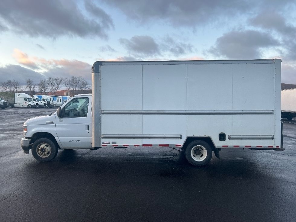 Light Duty Box Truck-Light and Medium Duty Trucks-Ford-2022-E350-Binghamton-NY-139,702\n\t\tmiles-$ 23,500 - Image 4
