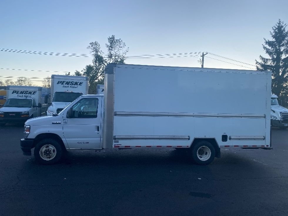 Light Duty Box Truck-Light and Medium Duty Trucks-Ford-2022-E350-Binghamton-NY-140,057\n\t\tmiles-$ 24,000 - Image 4