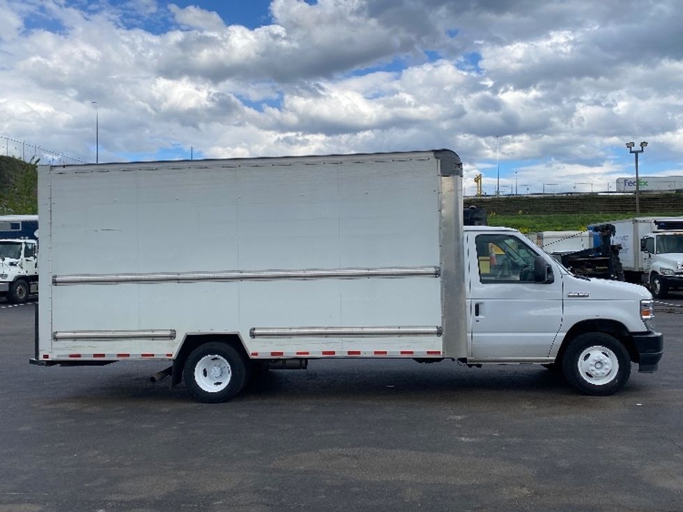 Light Duty Box Truck-Light and Medium Duty Trucks-Ford-2022-E350-Binghamton-NY-85,284\n\t\tmiles-$ 30,750 - Image 15