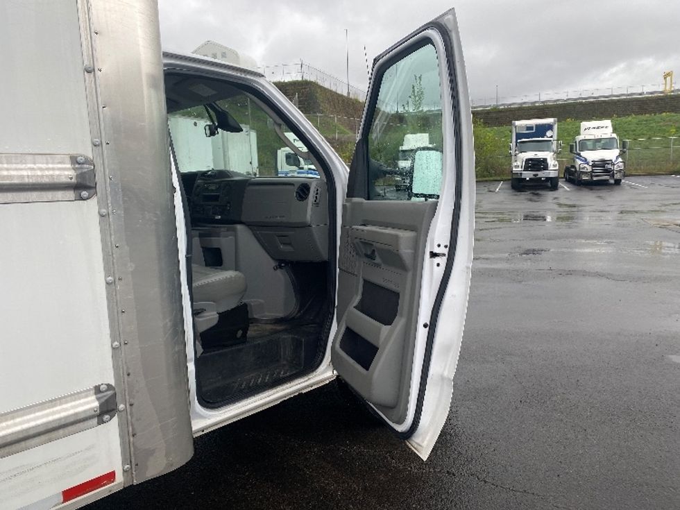 Light Duty Box Truck-Light and Medium Duty Trucks-Ford-2022-E350-Binghamton-NY-85,284\n\t\tmiles-$ 30,750 - Image 20
