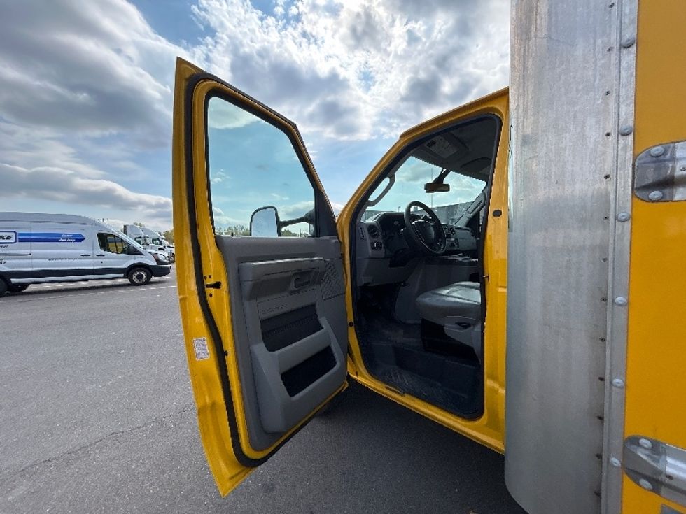 Light Duty Box Truck-Light and Medium Duty Trucks-Ford-2022-E350-Binghamton-NY-98,858\n\t\tmiles-$ 25,500 - Image 13