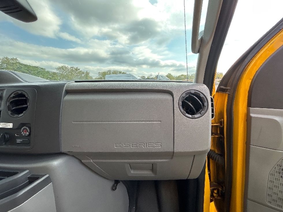 Light Duty Box Truck-Light and Medium Duty Trucks-Ford-2022-E350-Binghamton-NY-98,858\n\t\tmiles-$ 25,500 - Image 18