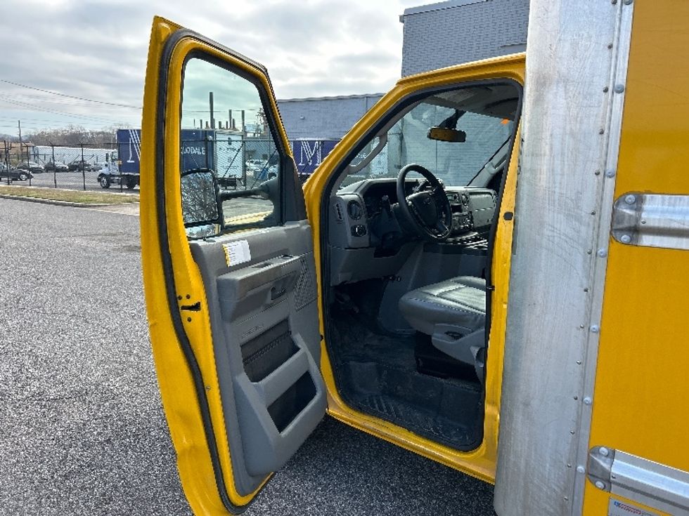 Light Duty Box Truck-Light and Medium Duty Trucks-Ford-2022-E350-Birmingham-AL-107,000\n\t\tmiles-$ 28,000 - Image 16
