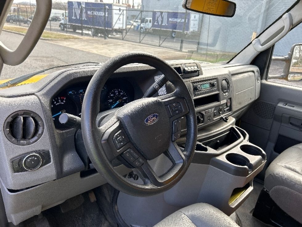 Light Duty Box Truck-Light and Medium Duty Trucks-Ford-2022-E350-Birmingham-AL-107,000\n\t\tmiles-$ 28,000 - Image 17