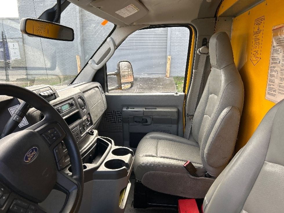 Light Duty Box Truck-Light and Medium Duty Trucks-Ford-2022-E350-Birmingham-AL-107,000\n\t\tmiles-$ 28,000 - Image 19
