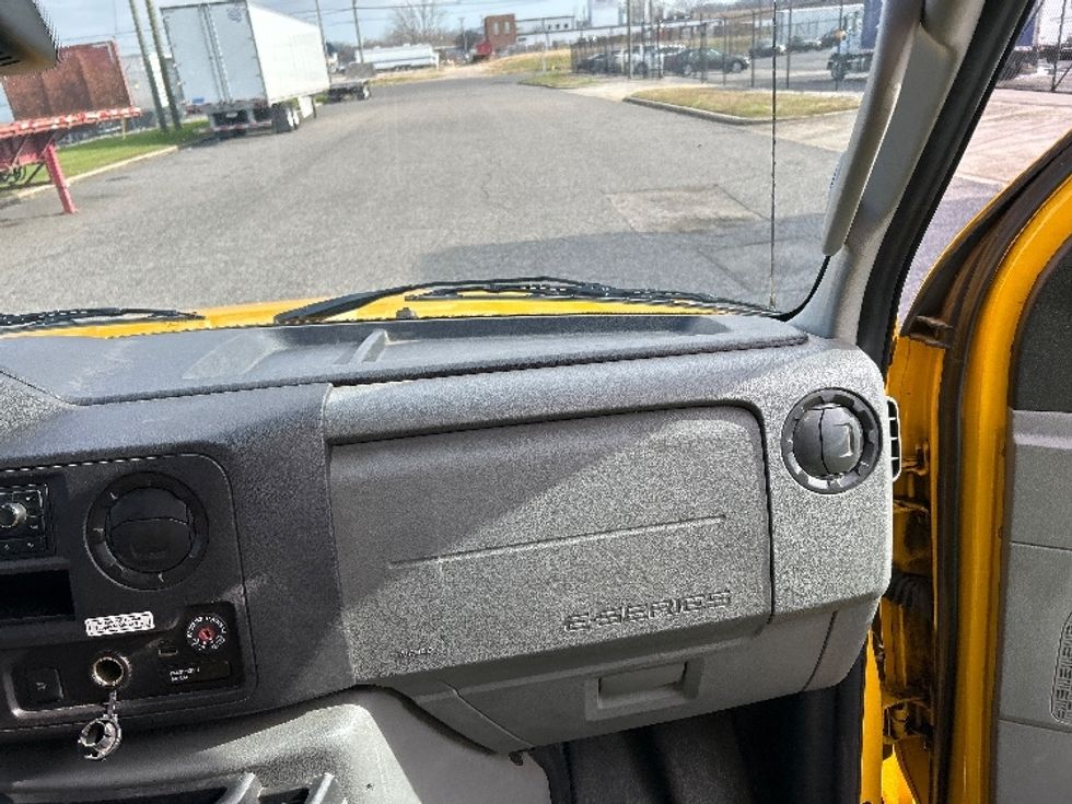 Light Duty Box Truck-Light and Medium Duty Trucks-Ford-2022-E350-Birmingham-AL-107,000\n\t\tmiles-$ 28,000 - Image 21