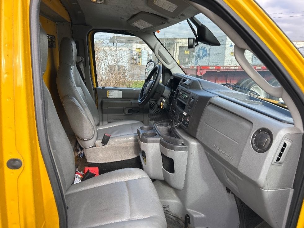 Light Duty Box Truck-Light and Medium Duty Trucks-Ford-2022-E350-Birmingham-AL-107,000\n\t\tmiles-$ 28,000 - Image 22