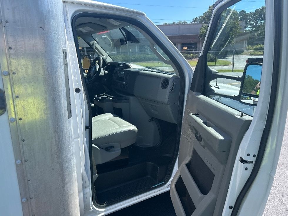 Light Duty Box Truck-Light and Medium Duty Trucks-Ford-2022-E350-Birmingham-AL-146,632\n\t\tmiles-$ 21,000 - Image 19