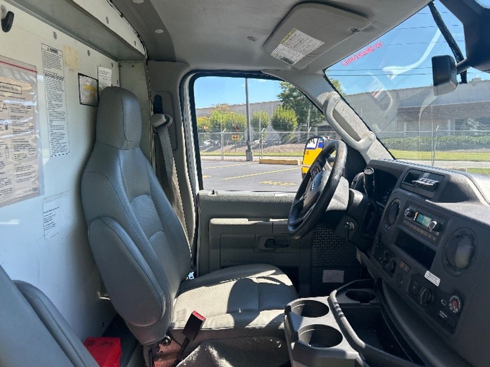 Light Duty Box Truck-Light and Medium Duty Trucks-Ford-2022-E350-Birmingham-AL-146,632\n\t\tmiles-$ 21,000 - Image 21