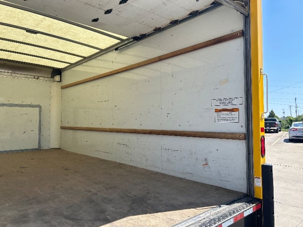 Light Duty Box Truck-Light and Medium Duty Trucks-Ford-2022-E350-Bowling Green-KY-85,562\n\t\tmiles-$ 28,750 - Image 12