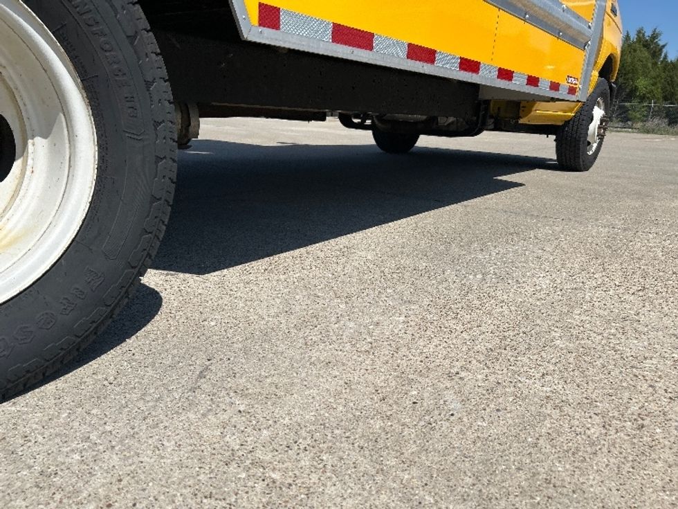 Light Duty Box Truck-Light and Medium Duty Trucks-Ford-2022-E350-Bowling Green-KY-85,562\n\t\tmiles-$ 28,750 - Image 14