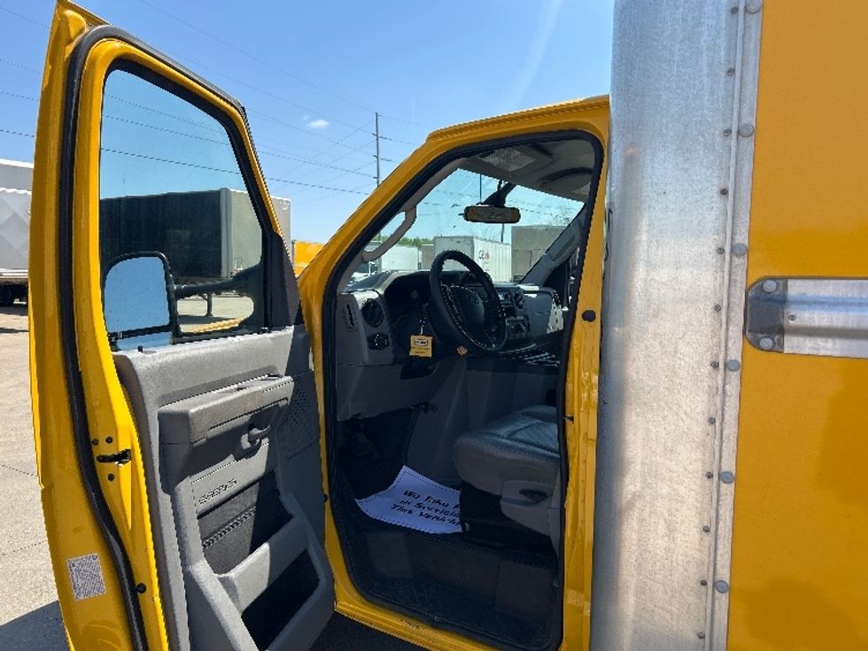 Light Duty Box Truck-Light and Medium Duty Trucks-Ford-2022-E350-Bowling Green-KY-85,562\n\t\tmiles-$ 28,750 - Image 16
