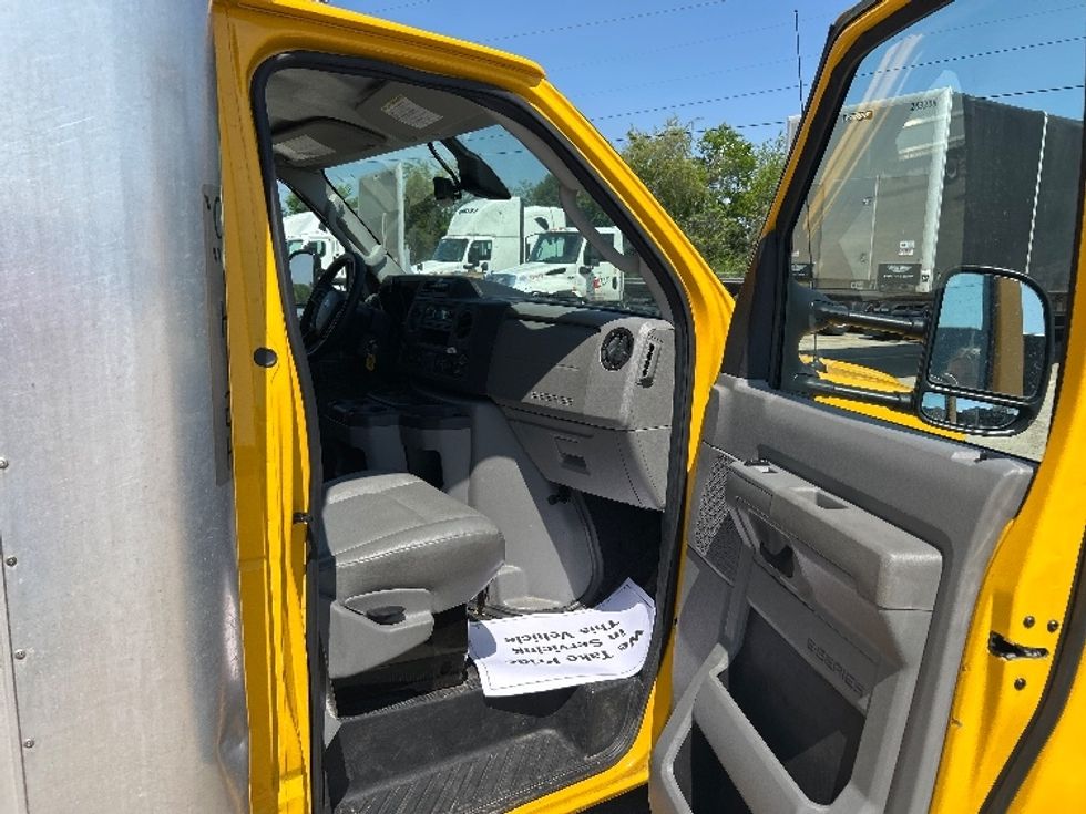 Light Duty Box Truck-Light and Medium Duty Trucks-Ford-2022-E350-Bowling Green-KY-85,562\n\t\tmiles-$ 28,750 - Image 20