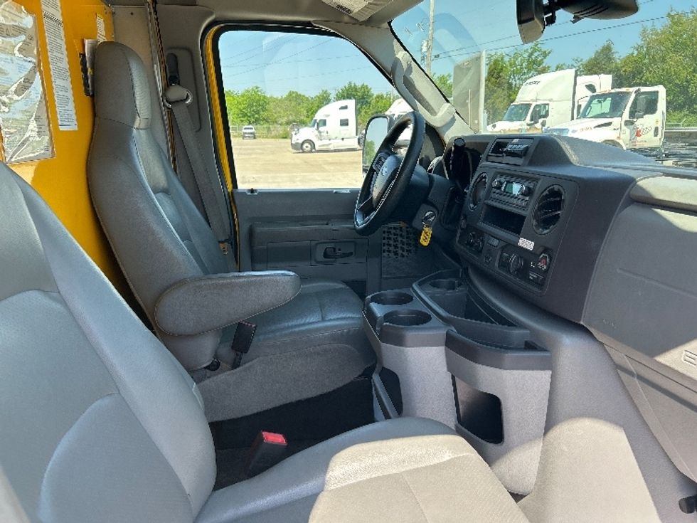 Light Duty Box Truck-Light and Medium Duty Trucks-Ford-2022-E350-Bowling Green-KY-85,562\n\t\tmiles-$ 28,750 - Image 22