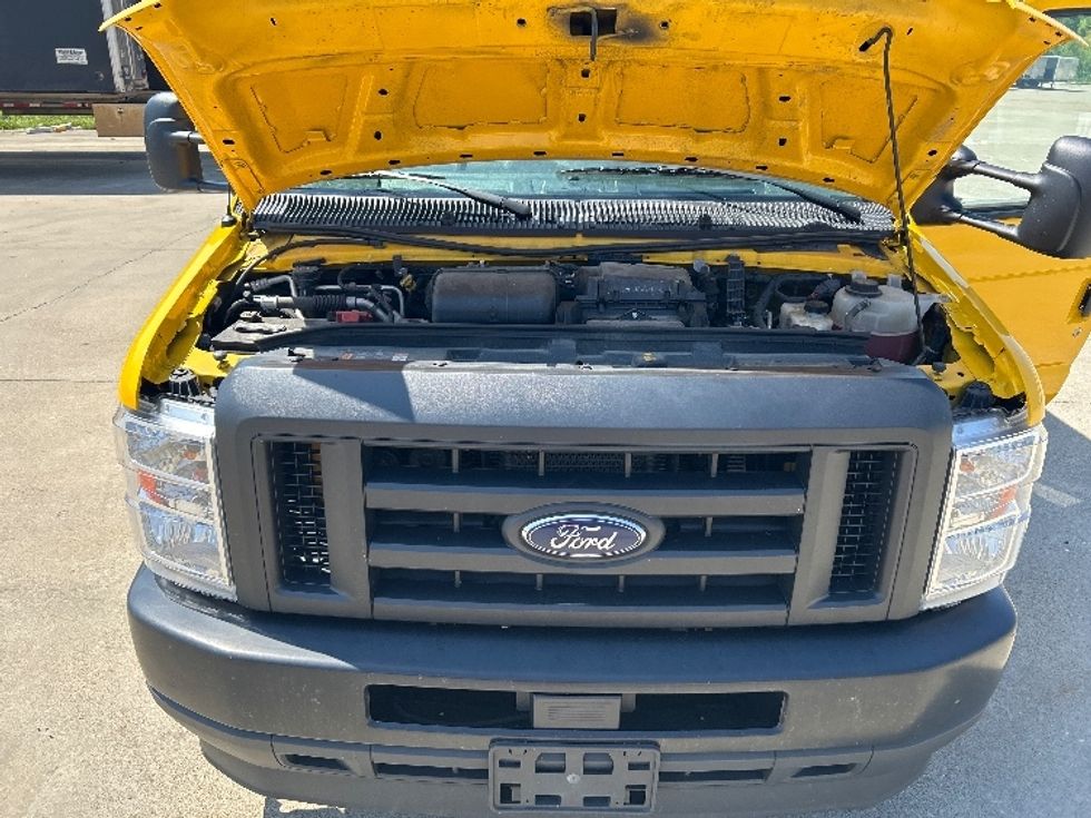 Light Duty Box Truck-Light and Medium Duty Trucks-Ford-2022-E350-Bowling Green-KY-85,562\n\t\tmiles-$ 28,750 - Image 25