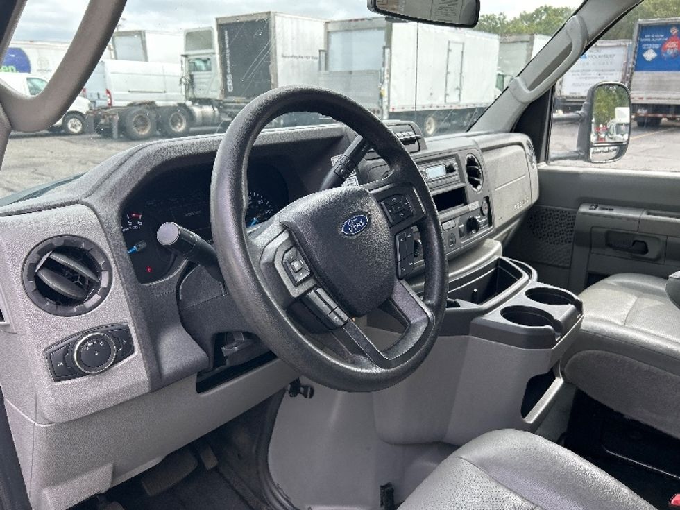 Light Duty Box Truck-Light and Medium Duty Trucks-Ford-2022-E350-Braintree-MA-101,554\n\t\tmiles-$ 28,250 - Image 18