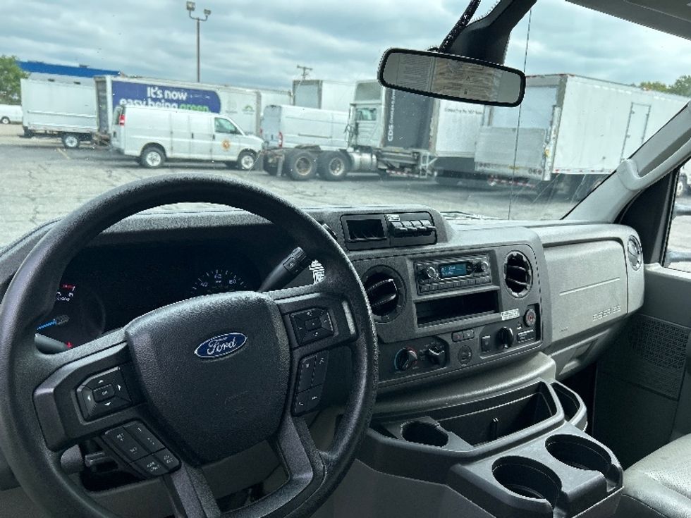 Light Duty Box Truck-Light and Medium Duty Trucks-Ford-2022-E350-Braintree-MA-101,554\n\t\tmiles-$ 28,250 - Image 19