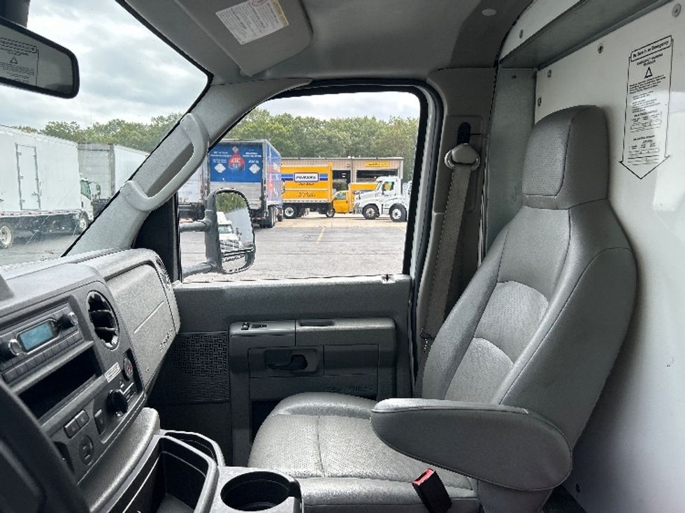 Light Duty Box Truck-Light and Medium Duty Trucks-Ford-2022-E350-Braintree-MA-101,554\n\t\tmiles-$ 28,250 - Image 20