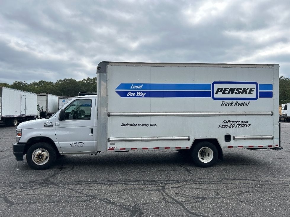 Light Duty Box Truck-Light and Medium Duty Trucks-Ford-2022-E350-Braintree-MA-101,554\n\t\tmiles-$ 28,250 - Image 4