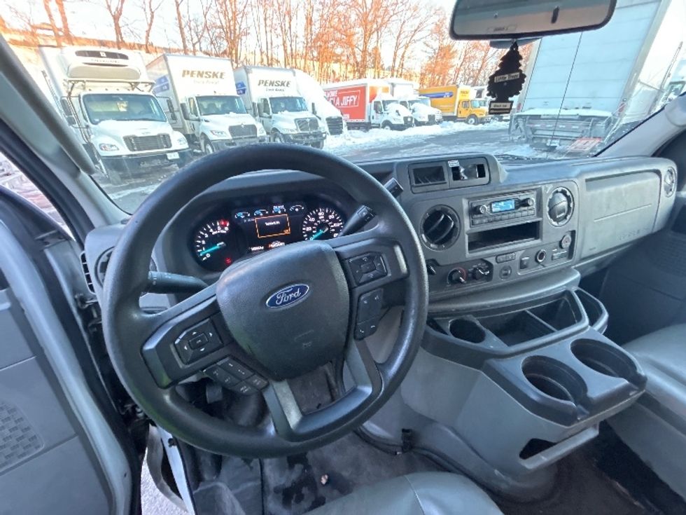 Light Duty Box Truck-Light and Medium Duty Trucks-Ford-2022-E350-Braintree-MA-125,511\n\t\tmiles-$ 23,250 - Image 13