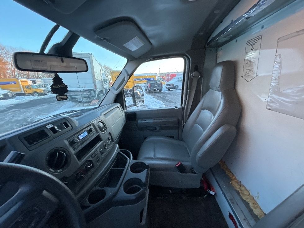 Light Duty Box Truck-Light and Medium Duty Trucks-Ford-2022-E350-Braintree-MA-125,511\n\t\tmiles-$ 23,250 - Image 15