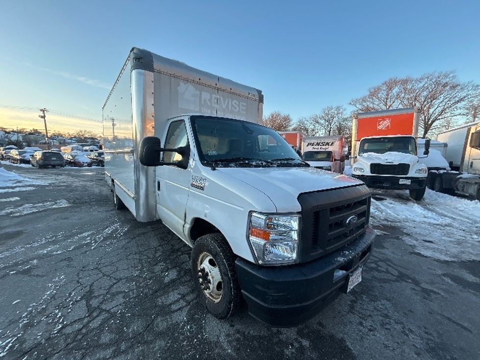 Light Duty Box Truck-Light and Medium Duty Trucks-Ford-2022-E350-Braintree-MA-125,511\n\t\tmiles-$ 25,000 - Image 1