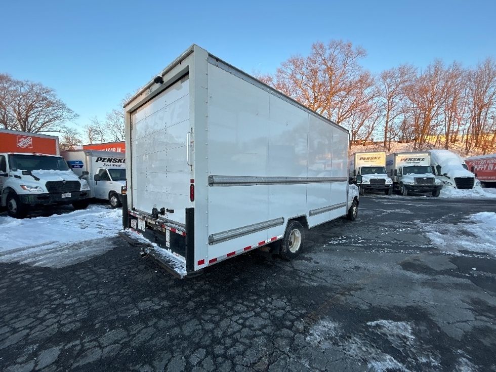 Light Duty Box Truck-Light and Medium Duty Trucks-Ford-2022-E350-Braintree-MA-125,511\n\t\tmiles-$ 25,000 - Image 13