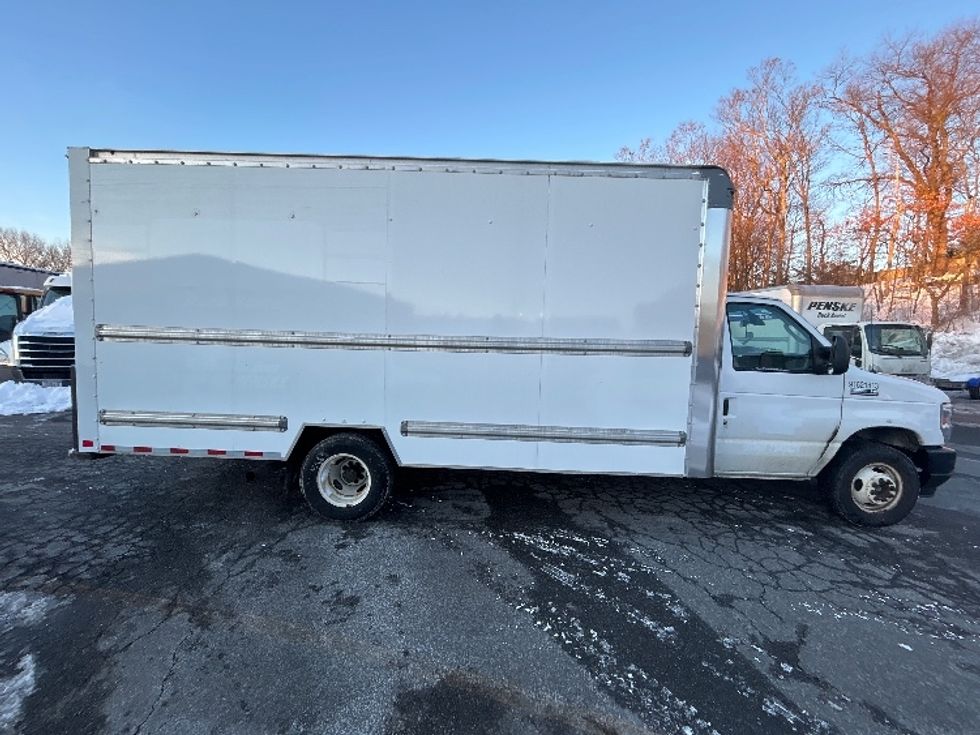 Light Duty Box Truck-Light and Medium Duty Trucks-Ford-2022-E350-Braintree-MA-125,511\n\t\tmiles-$ 25,000 - Image 15