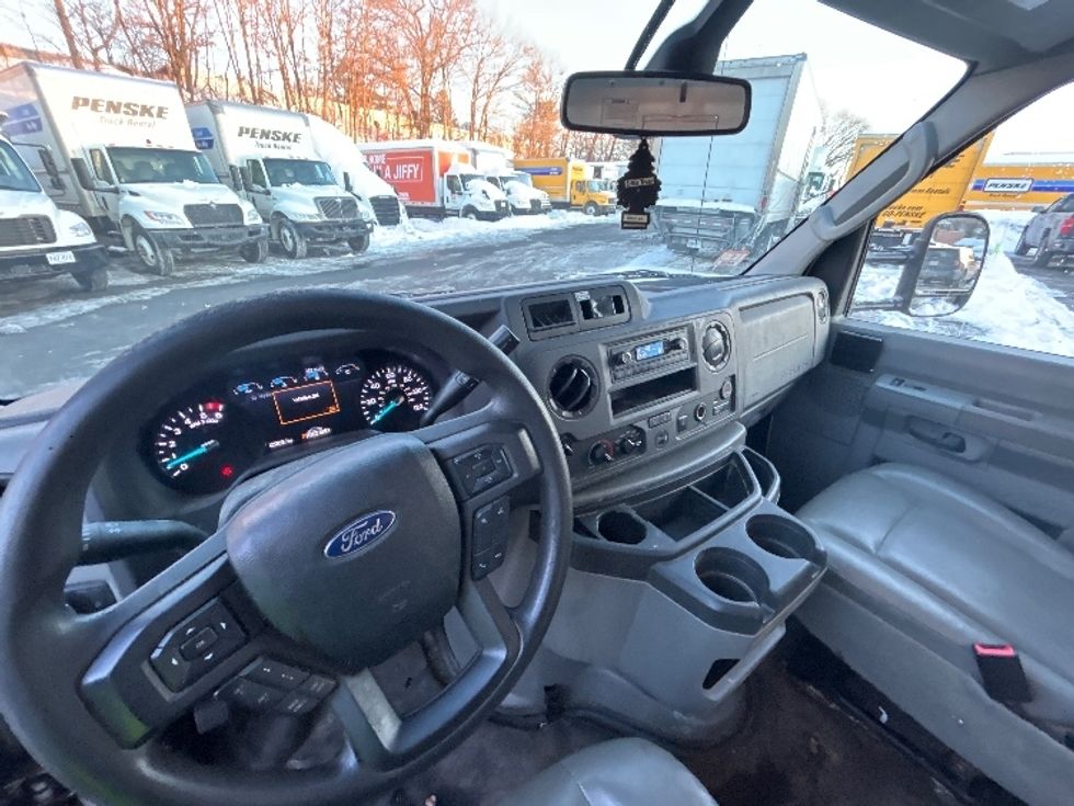 Light Duty Box Truck-Light and Medium Duty Trucks-Ford-2022-E350-Braintree-MA-125,511\n\t\tmiles-$ 25,000 - Image 18