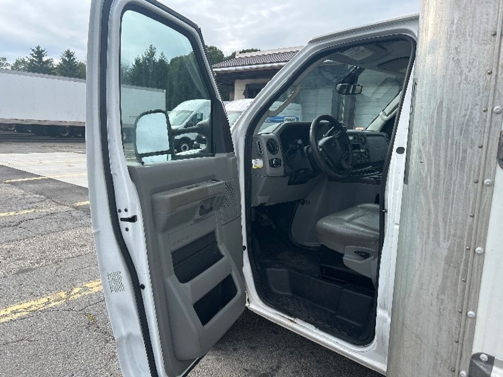 Light Duty Box Truck-Light and Medium Duty Trucks-Ford-2022-E350-Braintree-MA-151,621\n\t\tmiles-$ 20,750 - Image 15