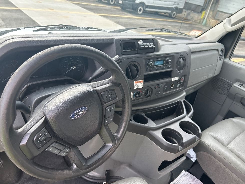Light Duty Box Truck-Light and Medium Duty Trucks-Ford-2022-E350-Braintree-MA-151,621\n\t\tmiles-$ 20,750 - Image 16