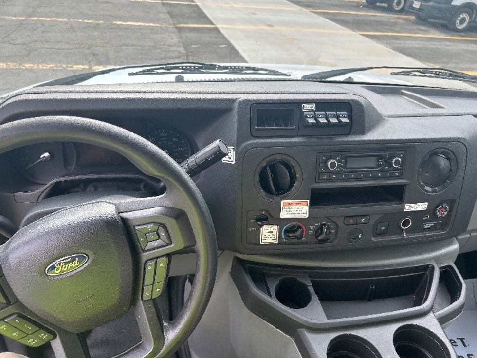 Light Duty Box Truck-Light and Medium Duty Trucks-Ford-2022-E350-Braintree-MA-151,621\n\t\tmiles-$ 20,750 - Image 17